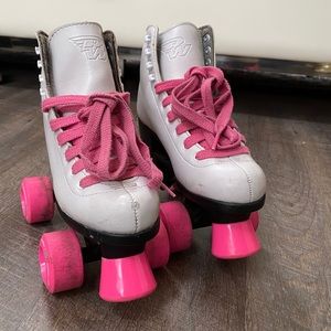 💞Girls Classic Roller Skates! 🛼